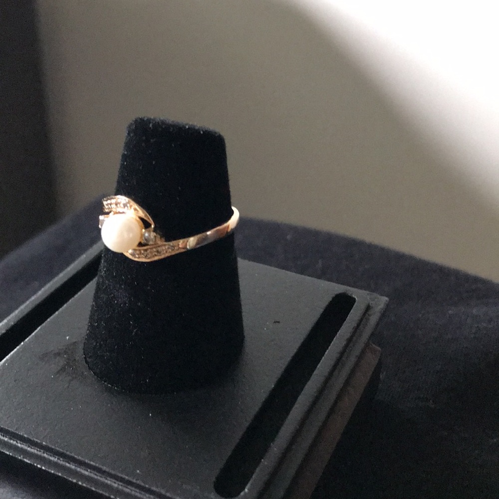 🍀 Pearl & Diamond Ring (8 1/2) - Picture 3 of 7